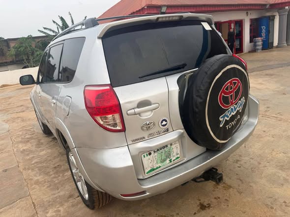 A picture of Clean 2008 Toyota RAV4
