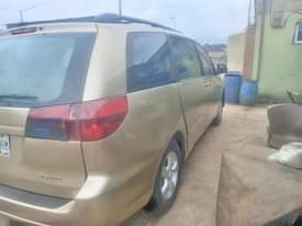 A picture of Nigeria used Toyota sienna for sell at rate of 4.5m