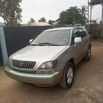 A picture of Rx 300 2002 Pure first body Engine gear and AC