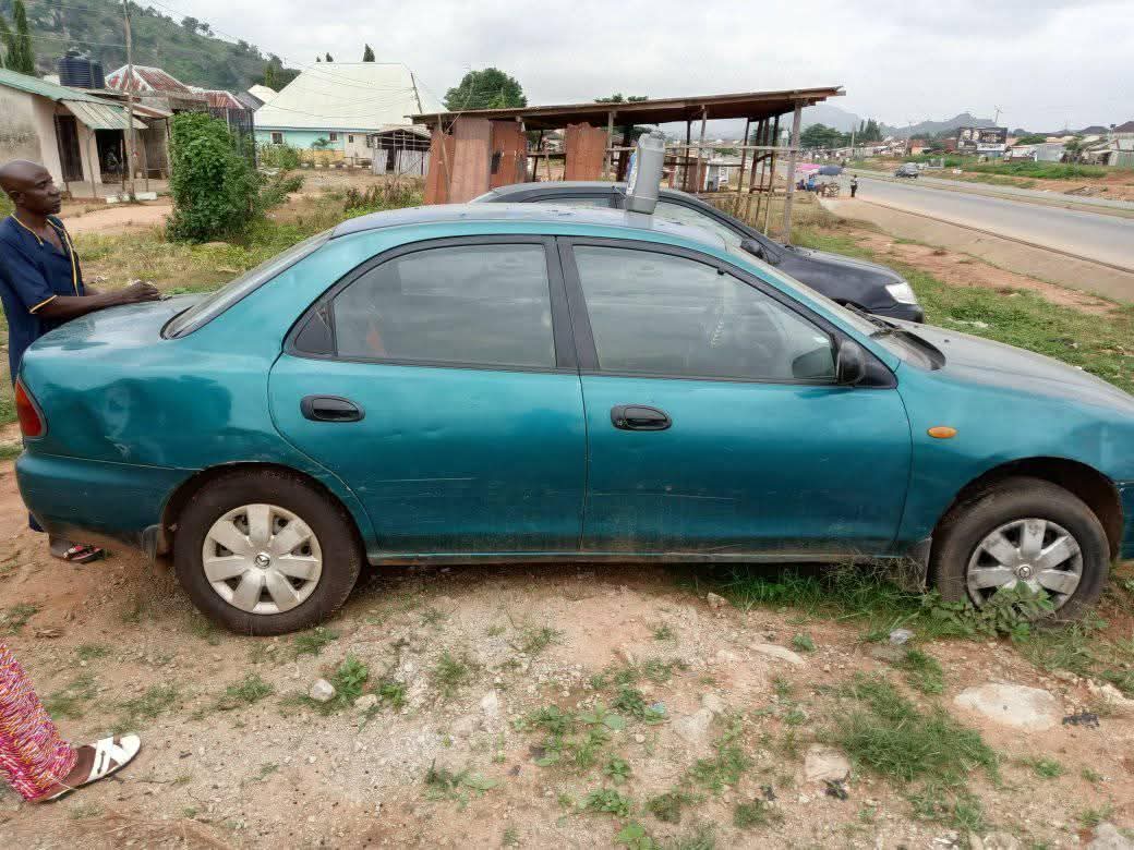 A picture of 2001 Mazda 323