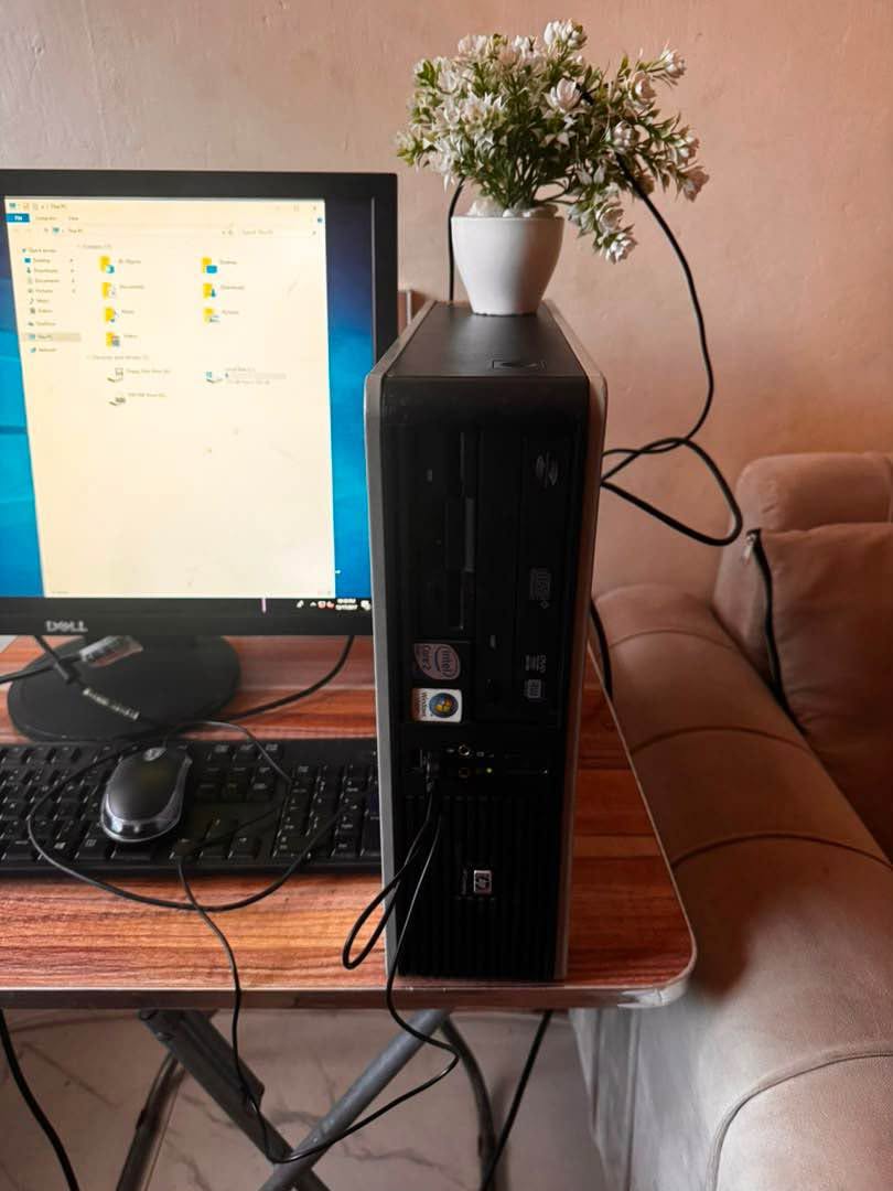 A picture of HP DESKTOP FULL