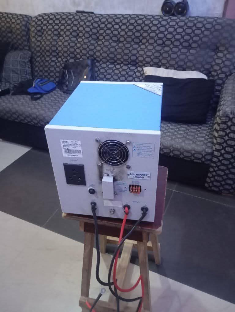 A picture of 2.5 kva soccer power inverter 24v