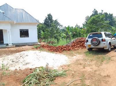 A picture of DEAL YABUSUBUZU Plots on quick sale Installments allowed Bombo kiyana