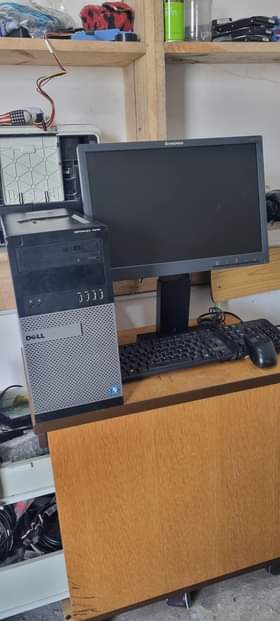 A picture of Dell optiplex computer CORE i5