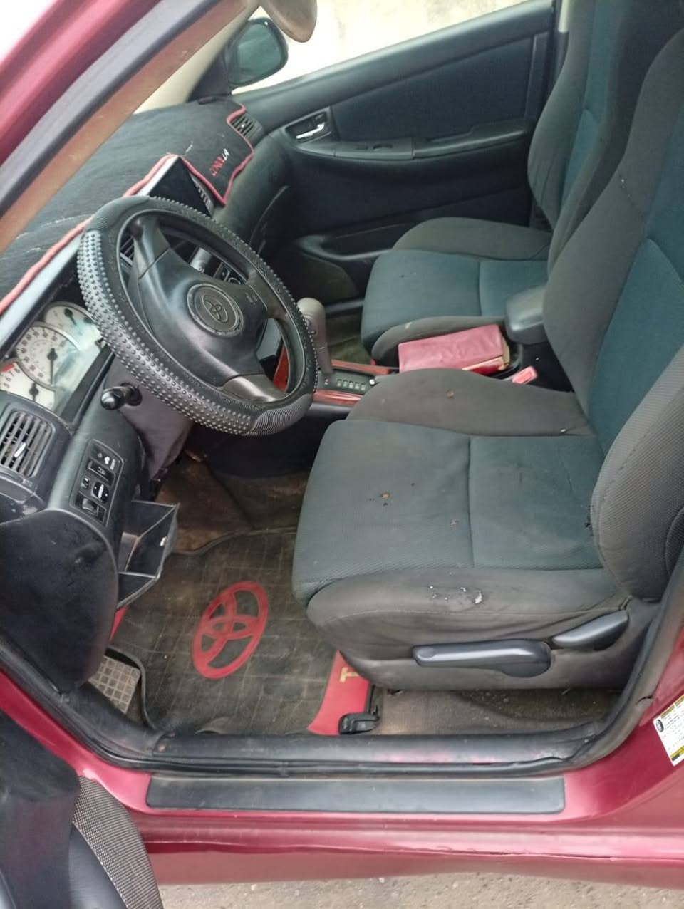 A picture of Toyota Corolla 05 painted on first body untouched engine and