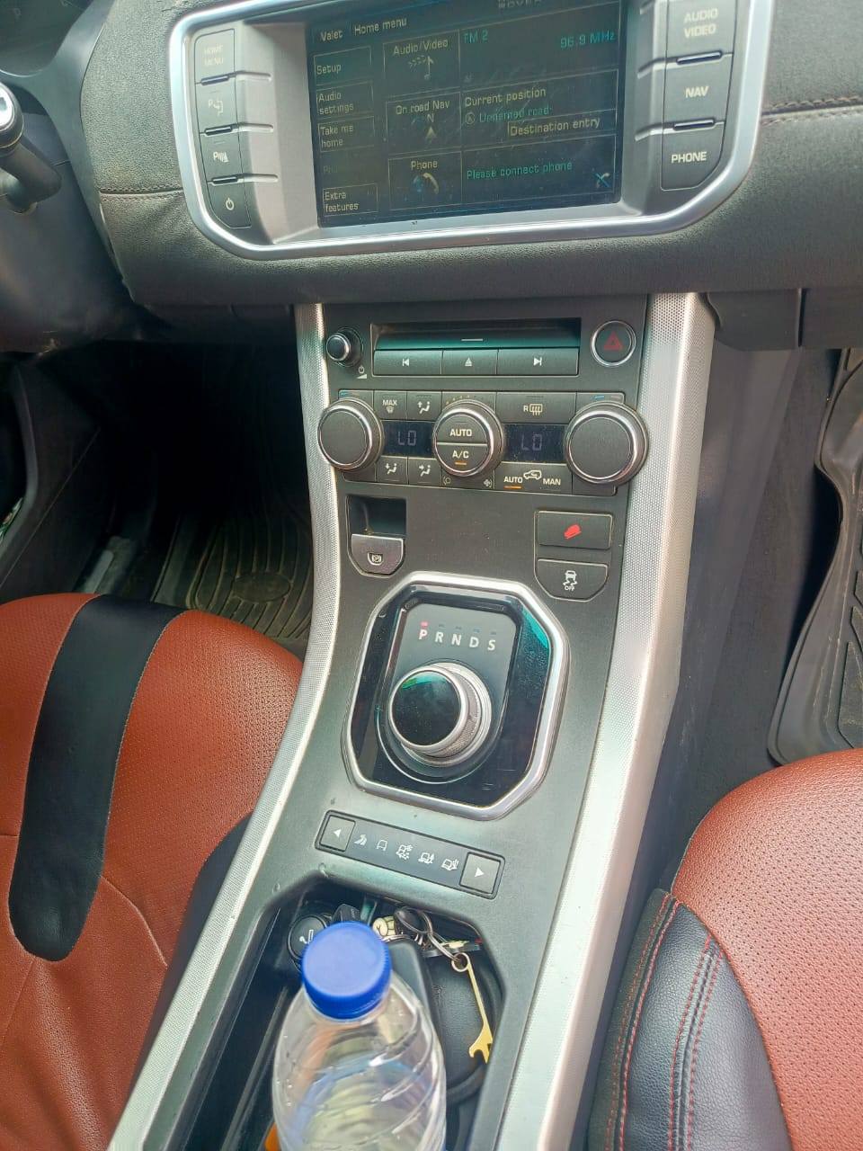 A picture of 2013 range rover evougue in perfect condition 070 8788 510