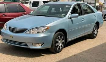 A picture of Toyota Camry 06