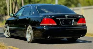 A picture of TOYOTA CROWN ROYAL available now 