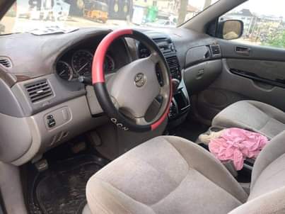 A picture of 2005 Toyota Sienna