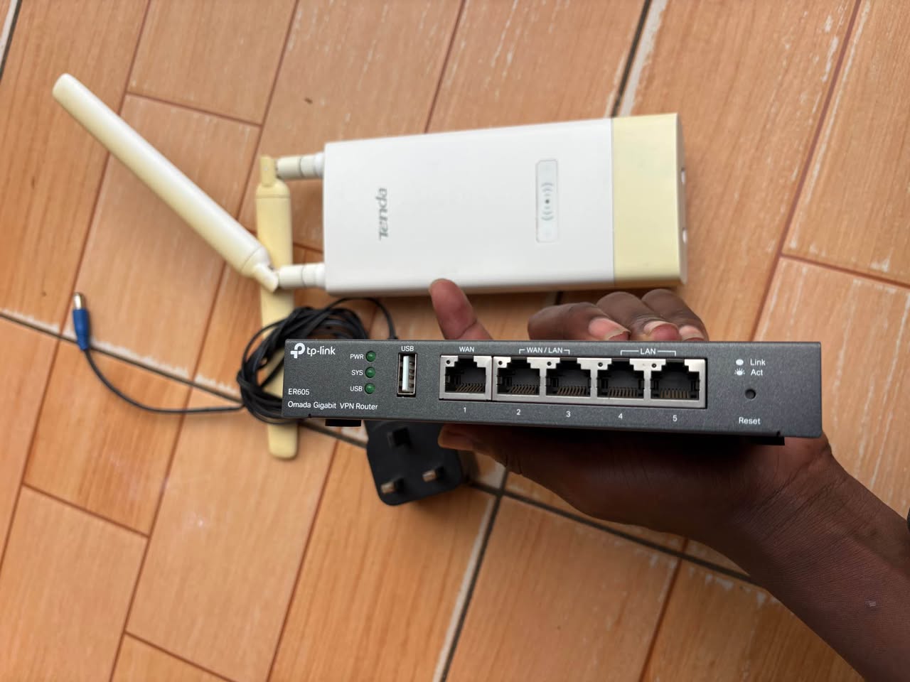 A picture of Omada Gigabit VPN Router and Wi Fi Access Point both