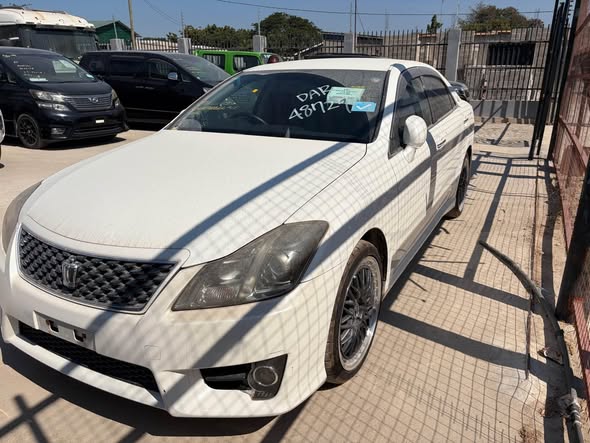 A picture of Toyota crown new model