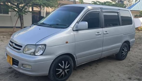 A picture of TOYOTA NOAH SR40 INAUZWA 6M 0791084871