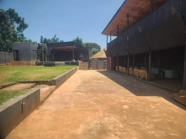 A picture of Commercial land of 25 decimals with an operating bar for
