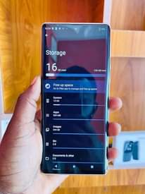 A picture of AQUOS R6