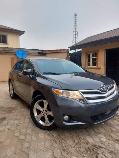 A picture of Toyota venza 010 Nigeria used baked fullest option thumbstart double