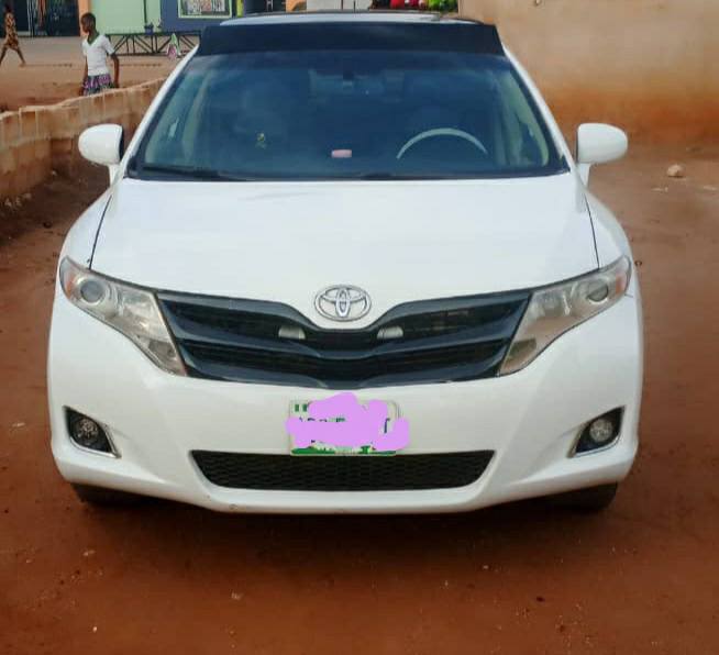 A picture of Very Sharp Full Option V6 2011 Venza double Pano Roof
