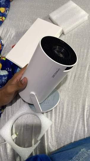 A picture of Smart Projector ina YouTube Netflix nk