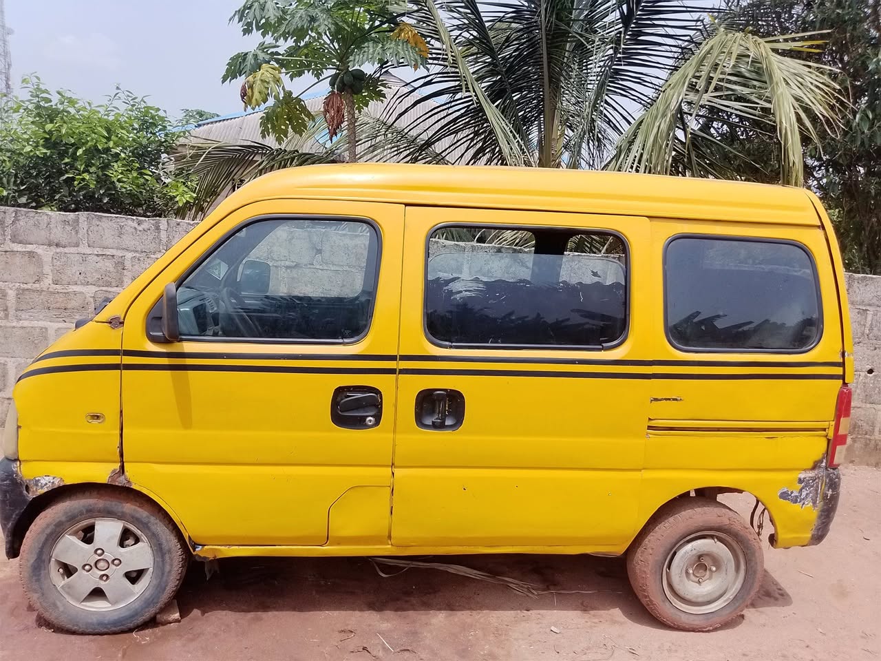 A picture of Suzuki mini bus