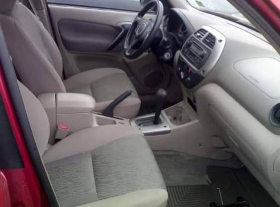 A picture of Toyota Rav4 2004 all the papers are complete Nothing to