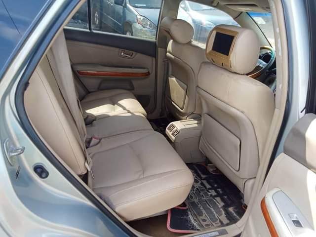 A picture of Lexus Rx350