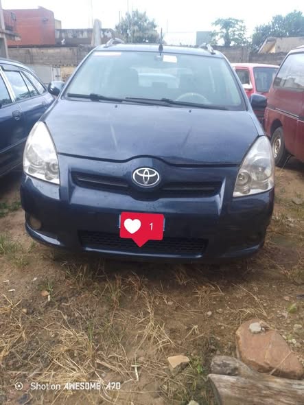 A picture of Toyota corolla vaso manual gear engine unscrew gear unscrew ac