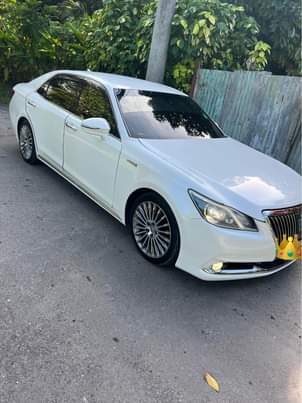 toyota crown majesta