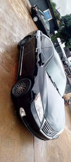 A picture of Very clean Es350 Full option Engine Gear Rims are nice