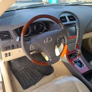 A picture of GOLD ES 350