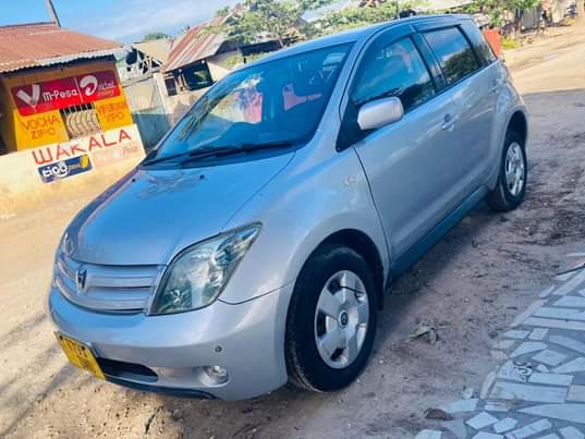 A picture of TOYOTA IST DMD Year 2004 Engine 1290cc Low Milleage Tairi