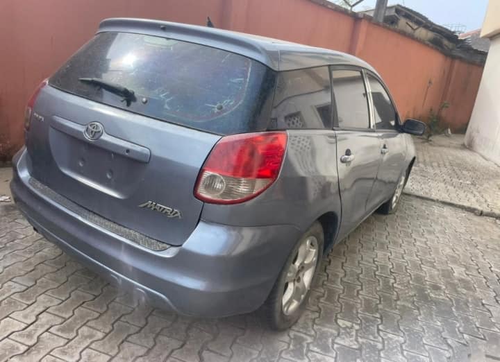 A picture of Clean sharp Toyota Matrix 2004 model buy and drive 08083226399