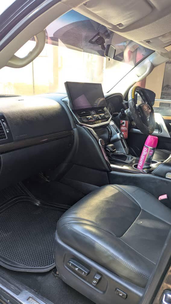 A picture of Land cruiser V8 on sale