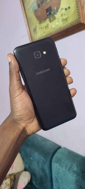 A picture of Samsung J4 Core