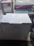 A picture of Freezer lita 150 imenyooka haina kipengere bei ni 380000 Pigaaa
