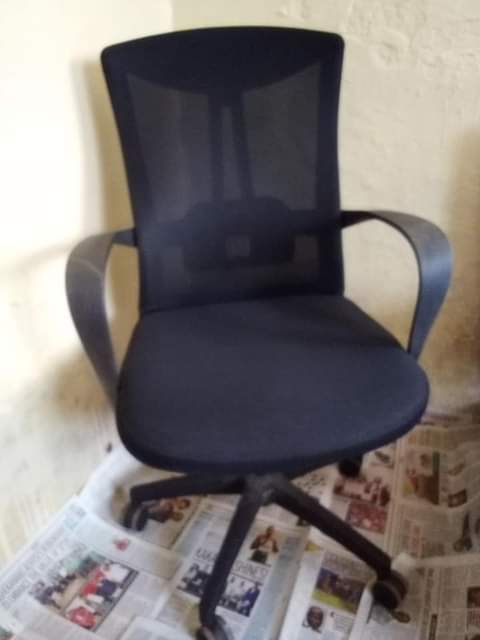 A picture of Saloon Office chair Call 0785021057