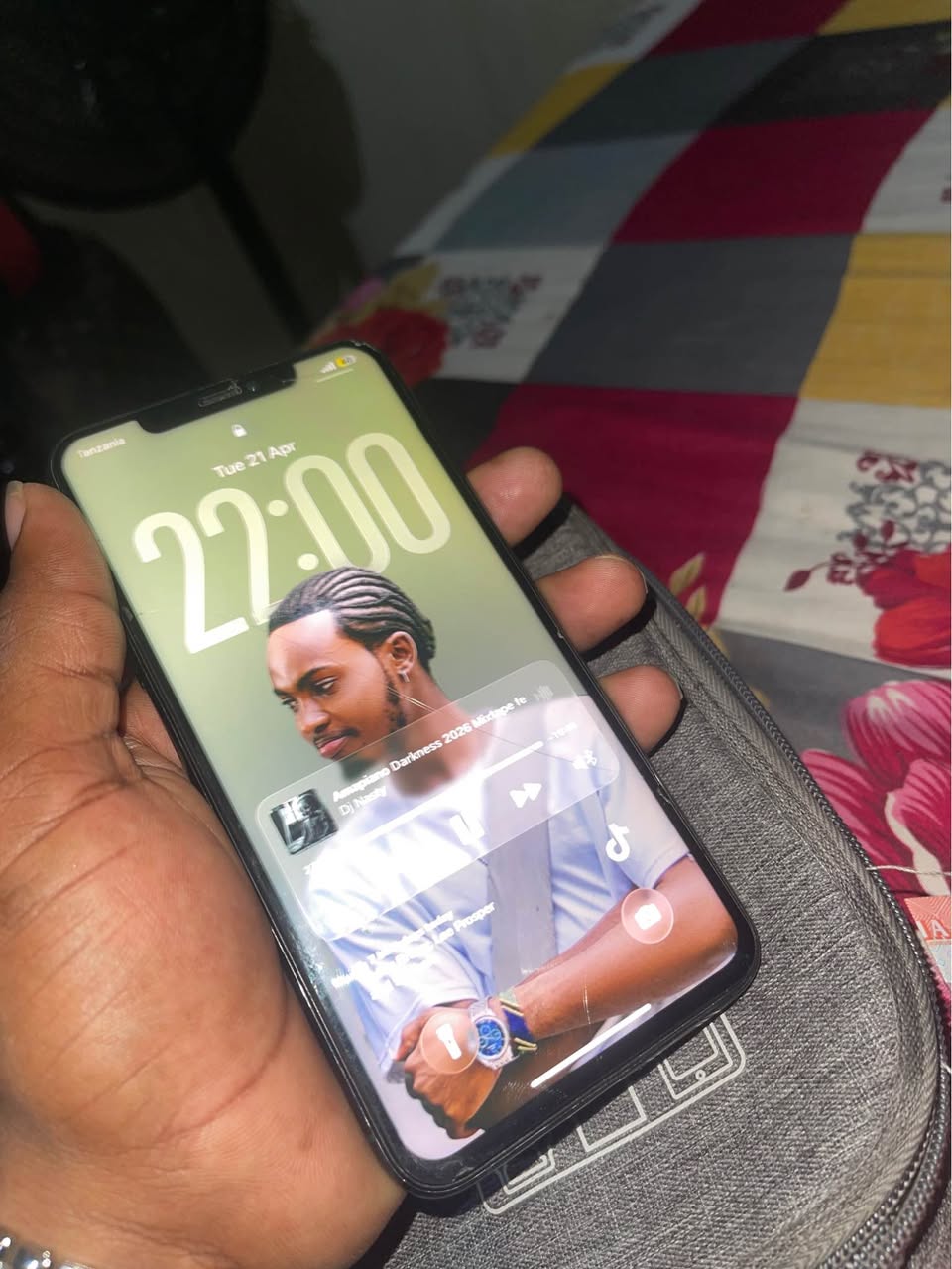 A picture of iPhone 11 Pro Max Hiyo apo mchawi back grass tu