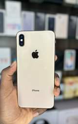 A picture of iPhone XS Max at 700K