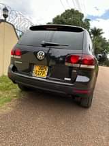 A picture of Volkswagen Tourag 2008