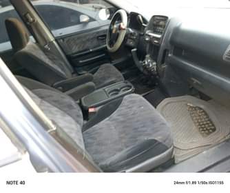 A picture of The two cars is untempered engine and gear 1 Highlander