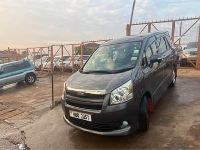 A picture of Toyota Noah 2009