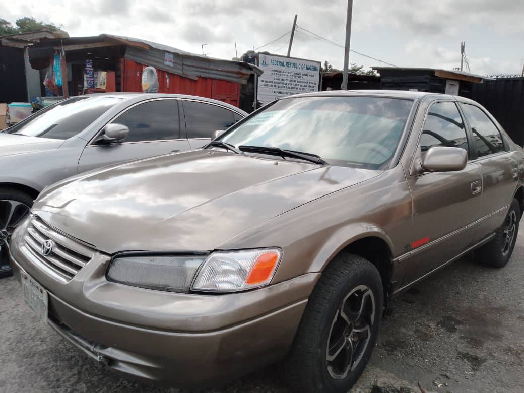 A picture of Toyota Camry 01 first body pan spray
