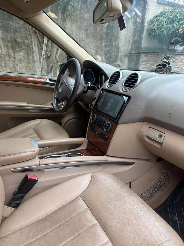 A picture of 2006 MBenz ML350 4matic Registered