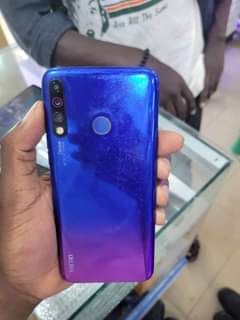 A picture of Camon 12 64gb at 190k