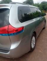 A picture of Extremely clean and sound Toyota sienna XLE 2013 model Location