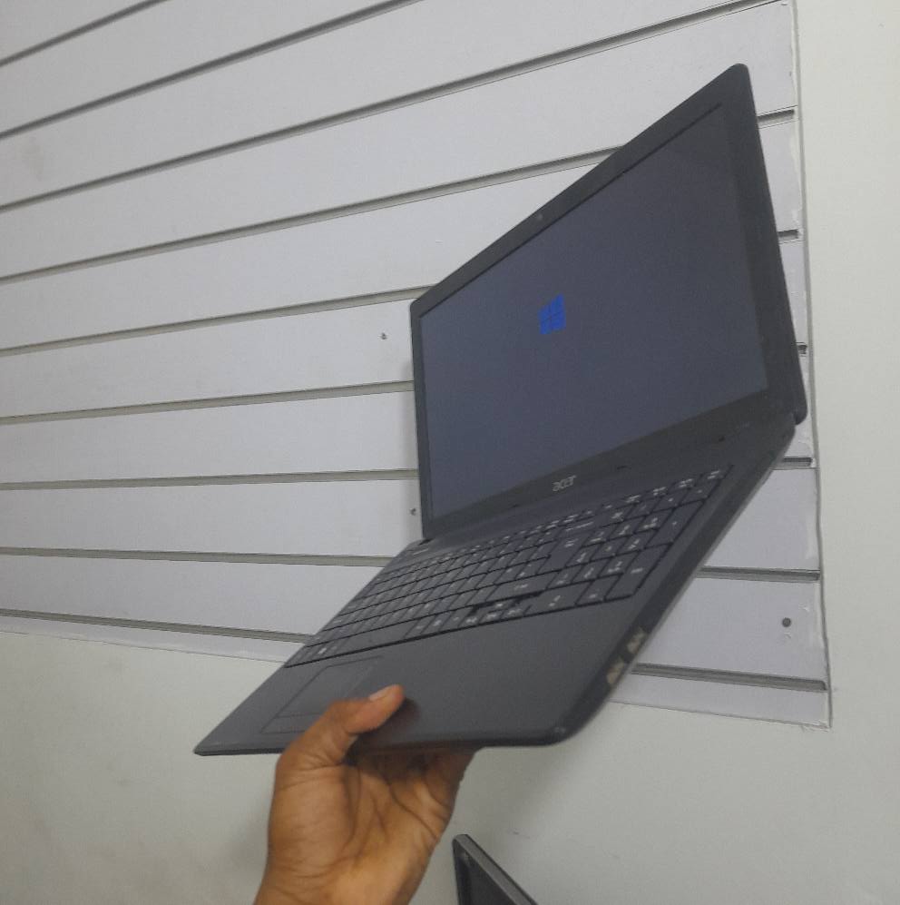 A picture of slim laptop acer core 2duo
