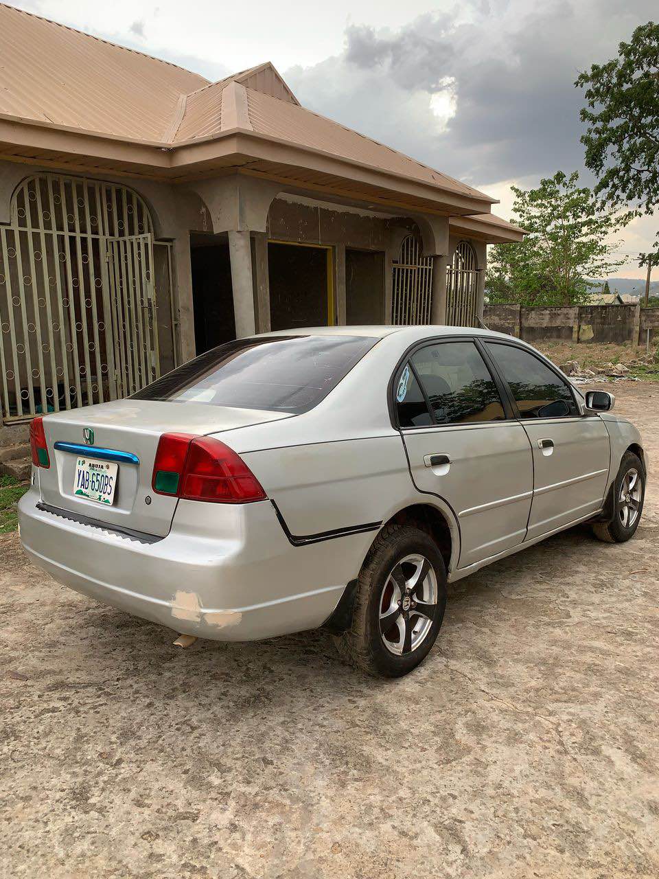 A picture of 2005 civic with untempered engine and gear Ac has leakage
