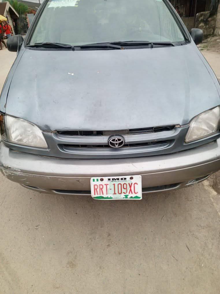 A picture of Toyota Sienna