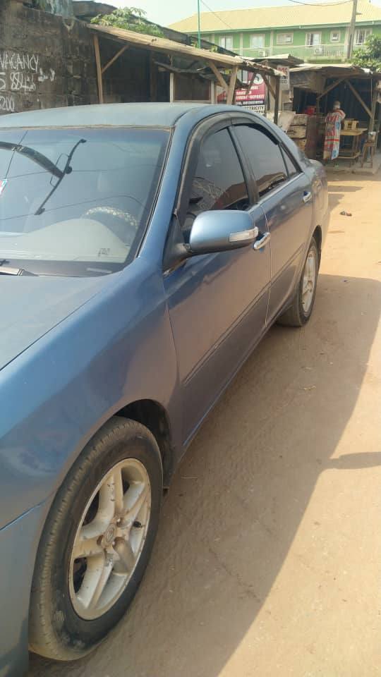 A picture of Toyota Camry 04