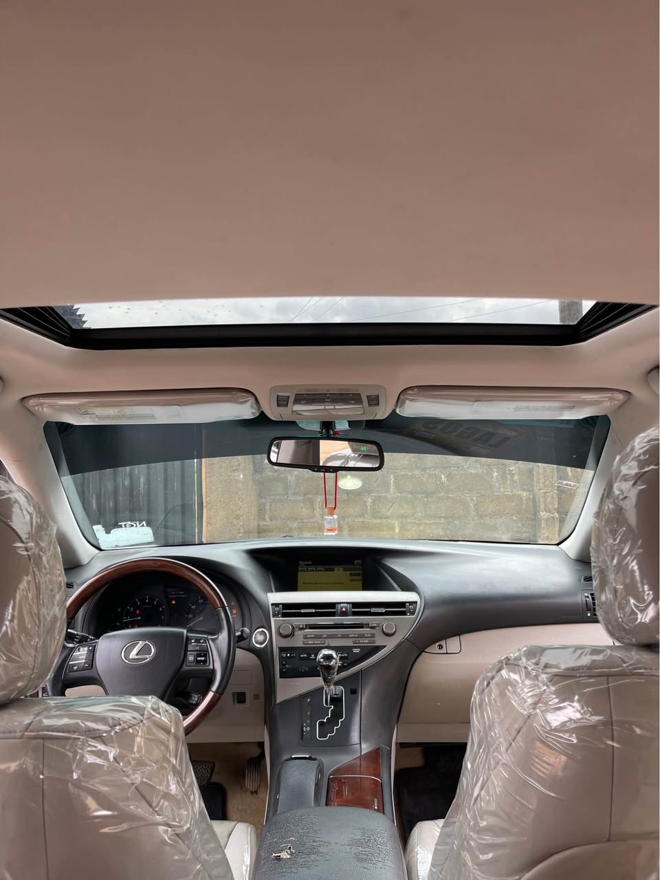A picture of Extremely Clean First Body Lexus Rx350 2012 FaceLift Rear Lift