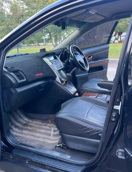 A picture of TOYOTA HARRIER NEW