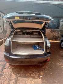 A picture of Lexus Rx400h in a perfect condition going for 3 5m